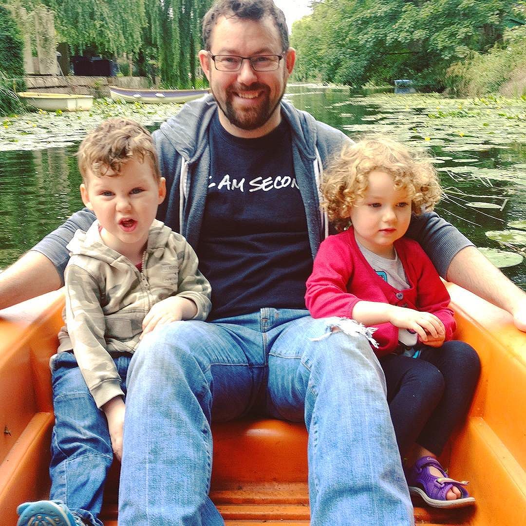 Out on the river with @mostlytom having their first experience on a #RowingBoat. #toddlersofinstagram #BoyGirlTwins #Toddlergram #twinsofinstagram #Twinstagram #BoyGirlTwins #twins #POTD