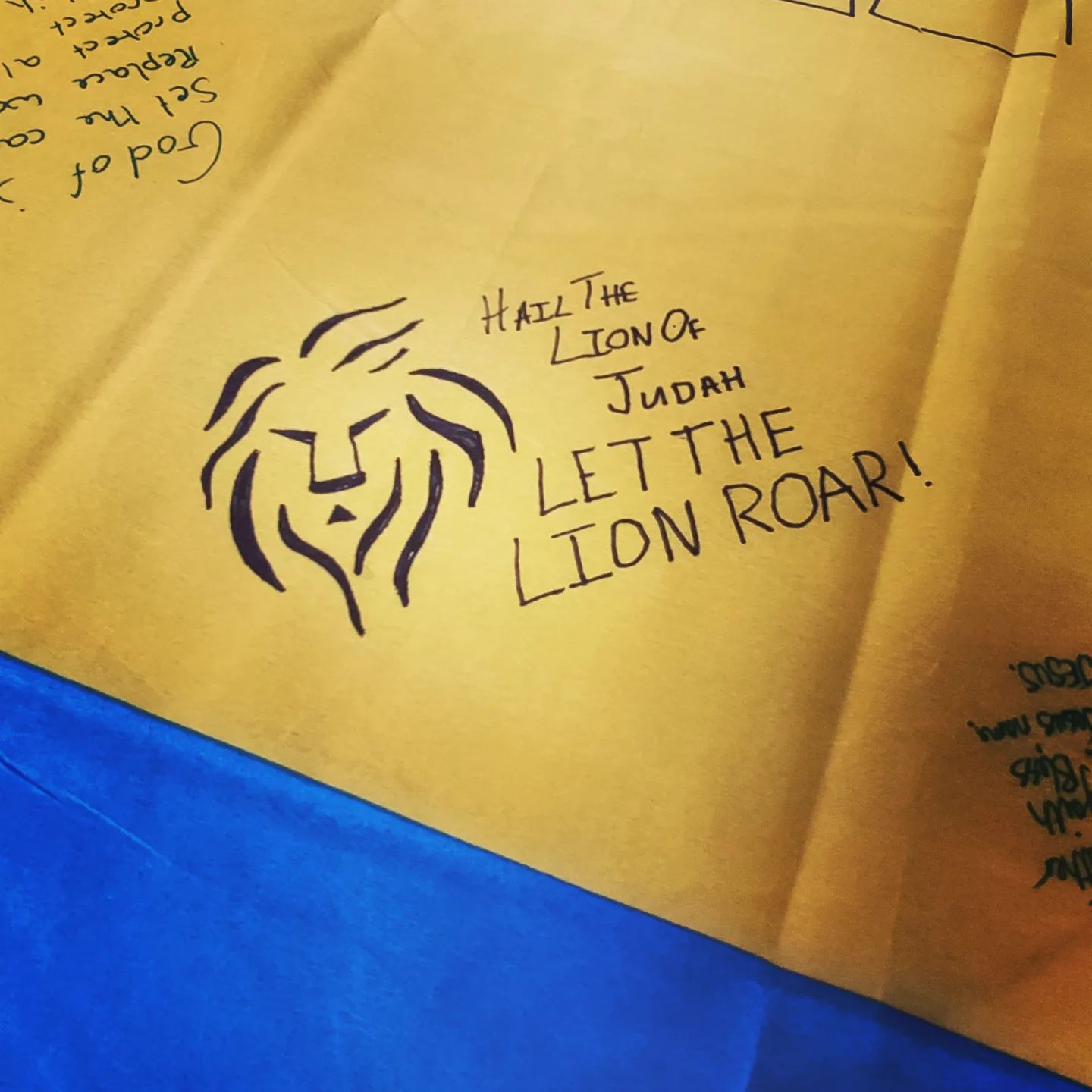 We've had a Ukrainian flag in the dining room at @trinity_bristol that folks have been decorating with prayers.Not knowing quite what or how to begin to pray, I was really encouraged with the @elevationworship "Lion" album and the title track. A simple reminder of the sovereignty, glory and justice of God. So that is what I prayed... #LetTheLionRoar #prayforukraine #prayforpeace